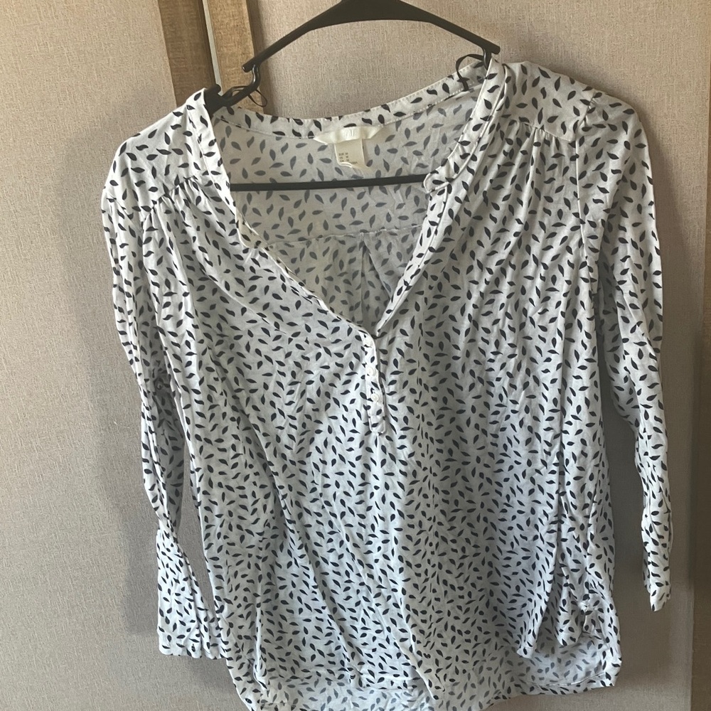 FINAL MARKDOWN H&M Black and White Leaf Print Blouse medium